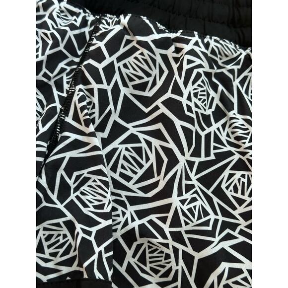 Lululemon | Run Speed Short | 4 Way stretch | Lined | Black/White Rose | SZ 6‎ - Picture 8 of 8